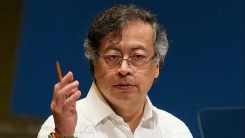 Petro arremete contra Maduro: "Es adicto al poder"