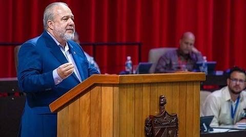 Cuba Avanza en Reformas Económicas, Enfrentando Persistente Escasez