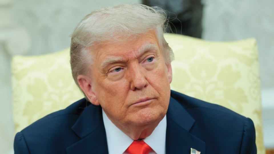 Trump exige la rendición de Irán y amenaza a Omán