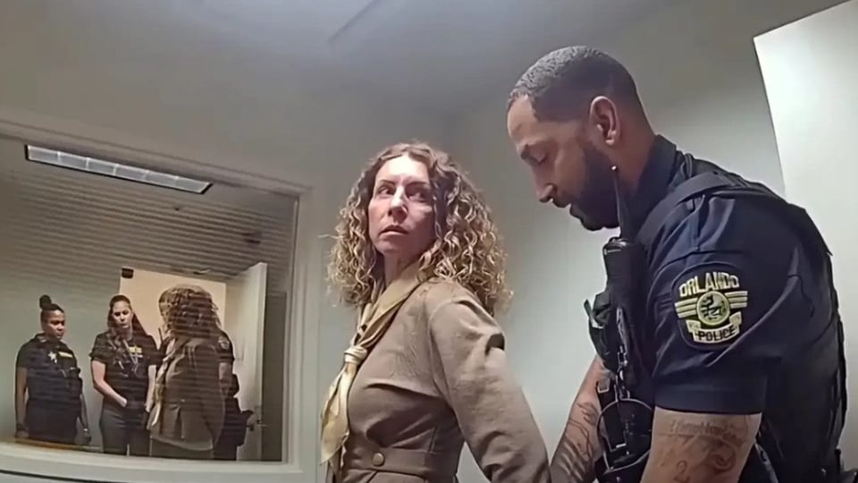 ¿Se fue de viaje y dejó a los chamas solos? ¡Madre arrestada en Florida!