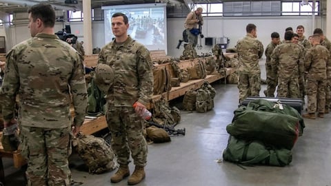 Nueva Ley en EE. UU. Impacta a Jóvenes Cubanos: Registro Automático en Servicio Selectivo