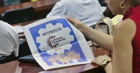 Cuba Debates Labor Code: Official Consultations and Lingering Critiques