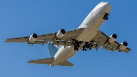 Vuelos a Venezuela Suspendidos Tras Terremotos y Daños Aeroportuarios