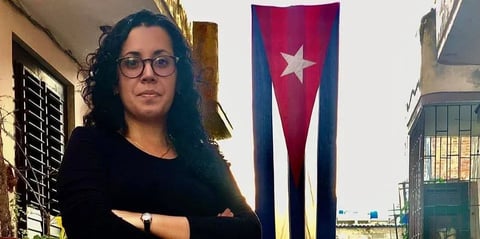 Periodista Camila Acosta Denuncia Vigilancia Policial Frente a su Hogar