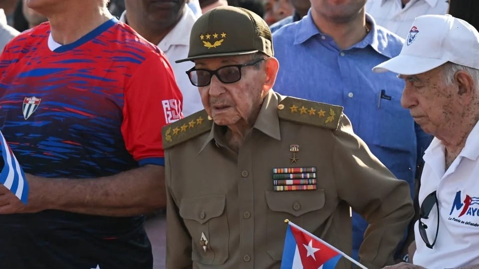 ¿Qué es eso! ¿A Raúl Castro le van a poner las esposas en Miami?