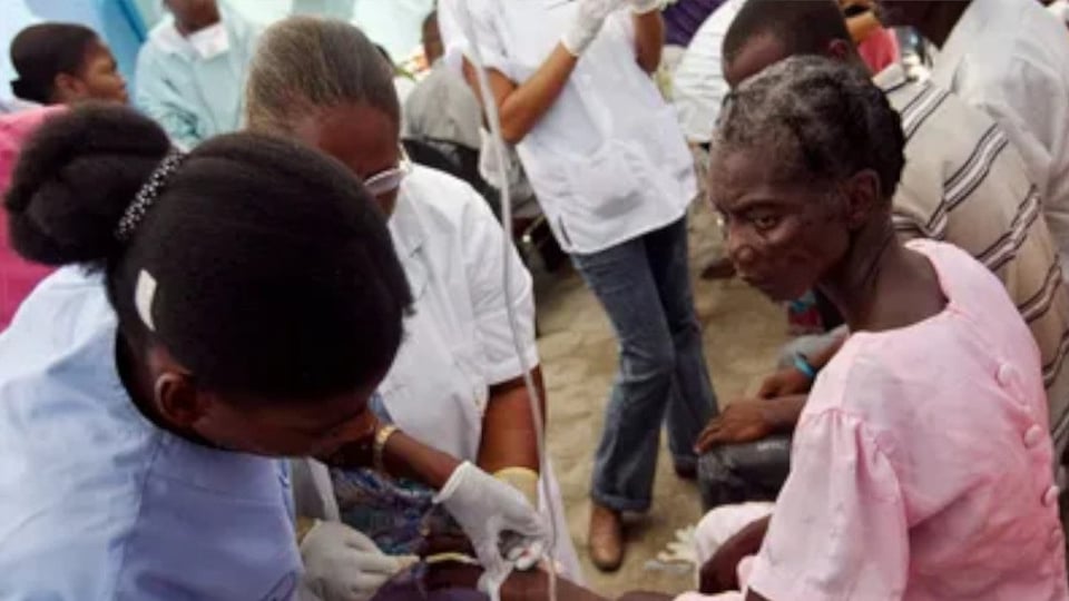Médicos Cubanos Eligen Quedarse en Jamaica Tras Fin de Acuerdo