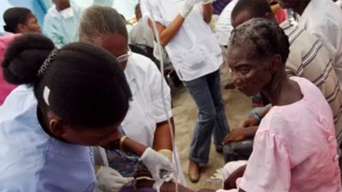 Médicos Cubanos Buscan Nueva Vida en Jamaica Tras Dejar Misiones Estatales