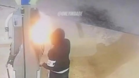 Hombre incendia gasolinera en Miami con cartel contra el embargo a Cuba