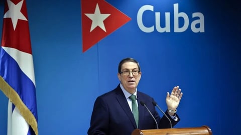 Cuba acusa a Ecuador de servilismo a EE.UU. por expulsar diplomáticos