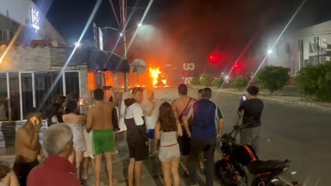 ¿Qué Fregados Pasó en Cúcuta Mientras Petro Está en Cuba? ¡11 Heridos y Fuego!