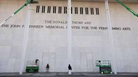 Juez Bloquea Cierre del Kennedy Center y Ordena Retirar Nombre de Trump