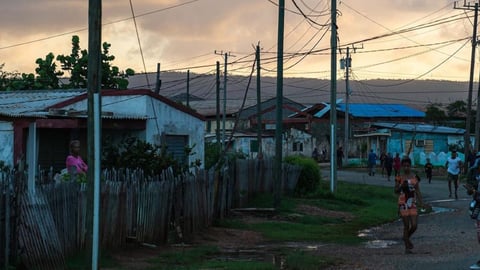 Cuba enfrenta apagones masivos en Domingo de Pascua por crisis energética