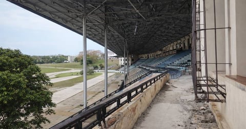 Estadio Universitario en La Habana: Un Símbolo de Deterioro Deportivo