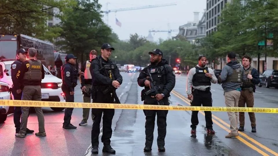 ¿Tú sabes? El FBI le aguó la fiesta de drones y francotiradores a Trump en la Casa Blanca