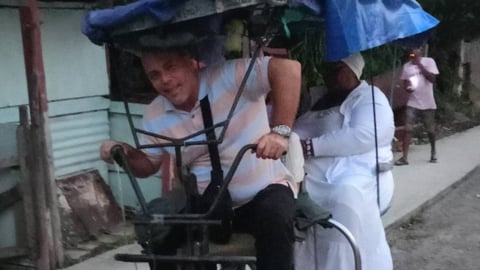 Gerardo Hernández en bicitaxi: ¿ cercanía o puesta en escena?