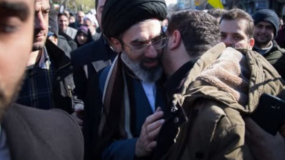 ¿Adivina quién manda ahora en Irán? ¡El hijo de Khamenei!