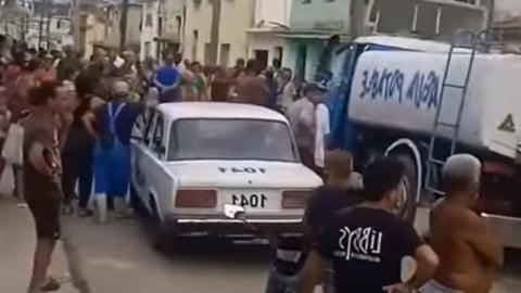 Habitantes de Regla protestan por servicios básicos y ante la llegada de la policía
