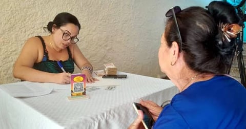 Cuba pilots pension payments through private businesses amid banking crisis
