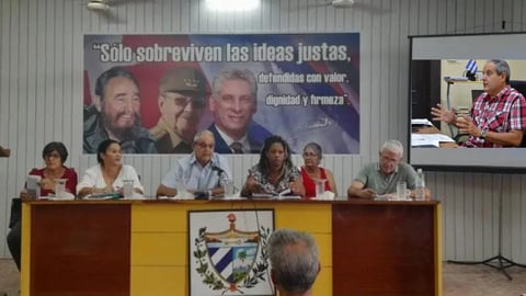 Cuba Pide a Funcionarios “Espabilarse” para Negociar y Reactivar la Economía