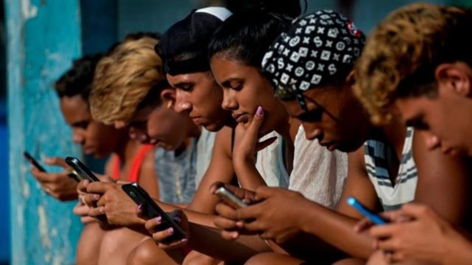 ¡Alerta en Cuba! ¿La libertad se coló por el WhatsApp o fue un chismecito de ETECSA?