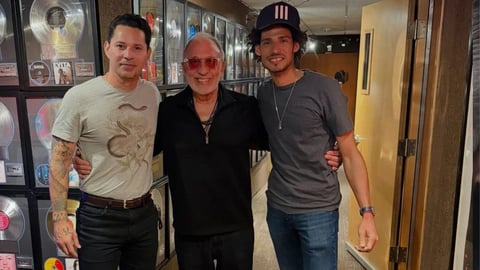 Leoni Torres En Conversaciones Para Nuevo Álbum Con Emilio Estefan Jr.