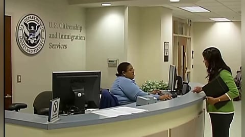 USCIS Anuncia Cambio que Podría Afectar Miles de Trámites Migratorios