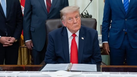 Trump Advierte Sobre Crisis Migratoria al Estilo Ceuta si los Demócratas Ganan