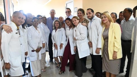 Díaz-Canel en Hospital de La Habana Desata Críticas en Redes