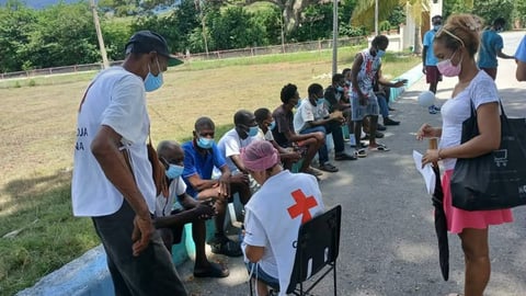 ¿Bochinche en la Playa! ¡Haitianos a la Deriva Terminaron en Cuba Buscando Jamaica!