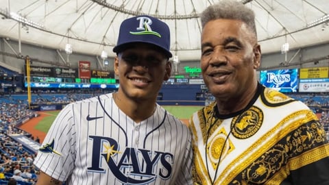 Víctor Mesa: El Rey del Béisbol Cubano Busca la Gloria en las Mayores a través de su Hijo