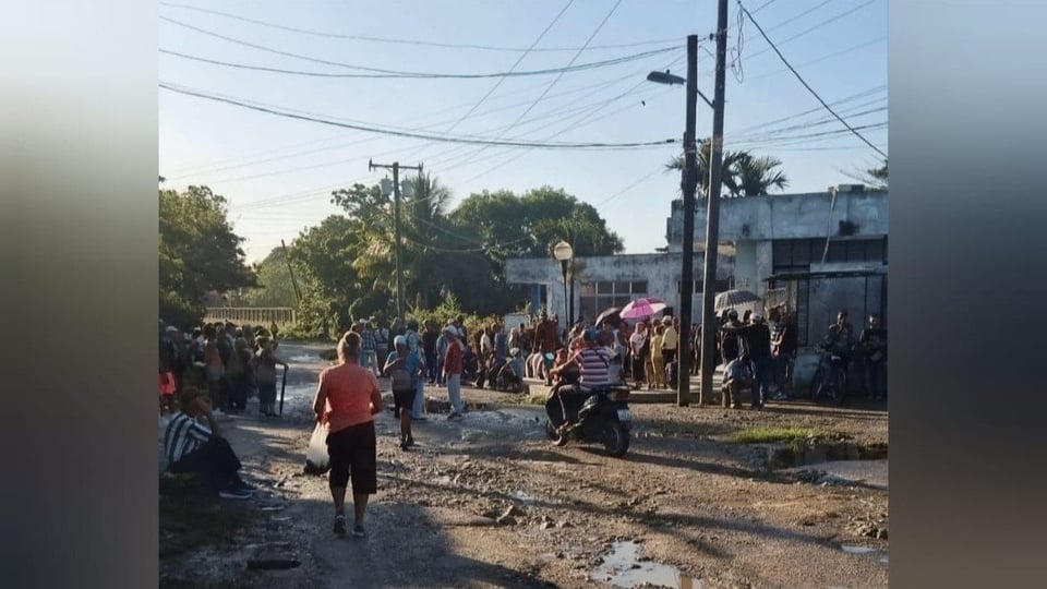 ¿Hasta cuándo, mi gente? ¡Botes y charcos pa' sacar el 'dinerito' en La Habana!