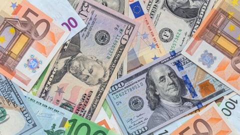 Dólar y Euro en Cuba: Brecha Persistente entre Tasas Oficiales y Mercado Informal