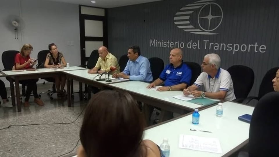 ¿A pie por Cuba? ¡Quítate los zapatos que la gasolina se esfumó!