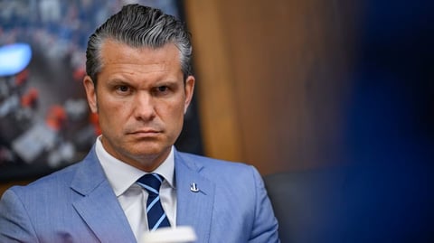 EE. UU. no descarta acción militar contra Cuba, afirma Secretario de Guerra