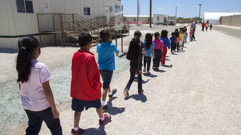 Deportan a bebé enfermo de centro migratorio en Texas, crece la polémica