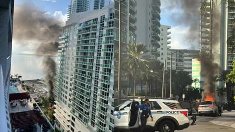 Grúa Colapsa en Brickell: Cuatro Heridos y Caos Vial