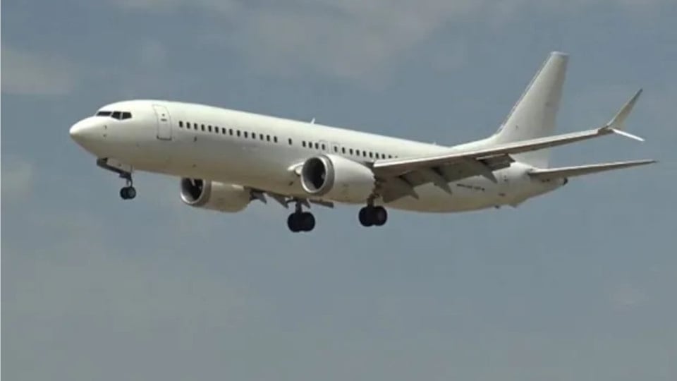¿Qué te parece? ¡Avión casi se mata por culpa de pilotos despistados!