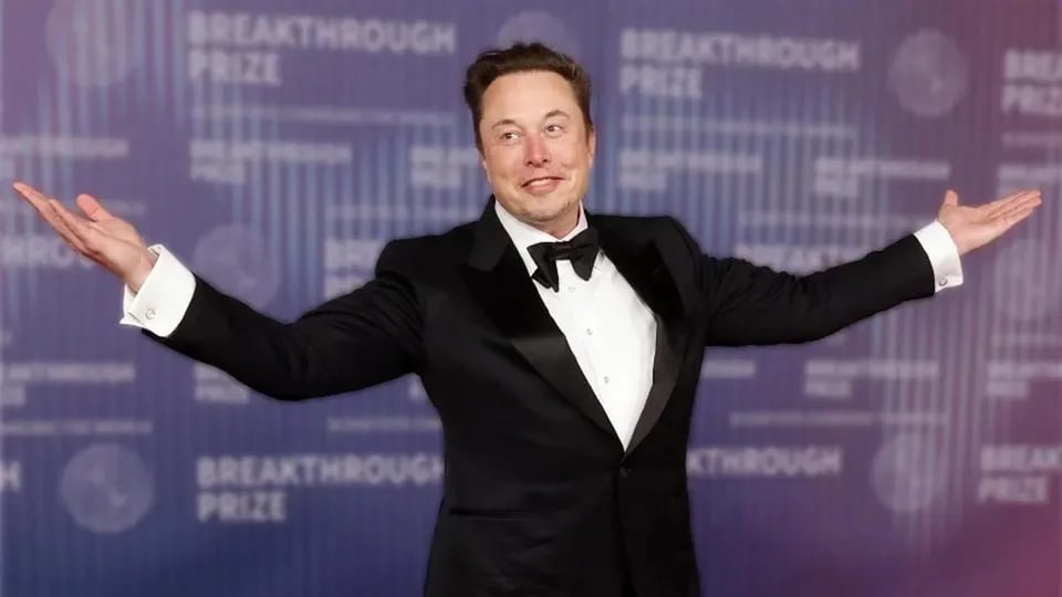 ¡Elon Musk se Vacunó con un Billón de Dólares! SpaceX y Tesla lo Hicieron Riqueza de Otro Planeta