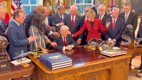 Pastores oran por Trump y las Fuerzas Armadas en la Casa Blanca