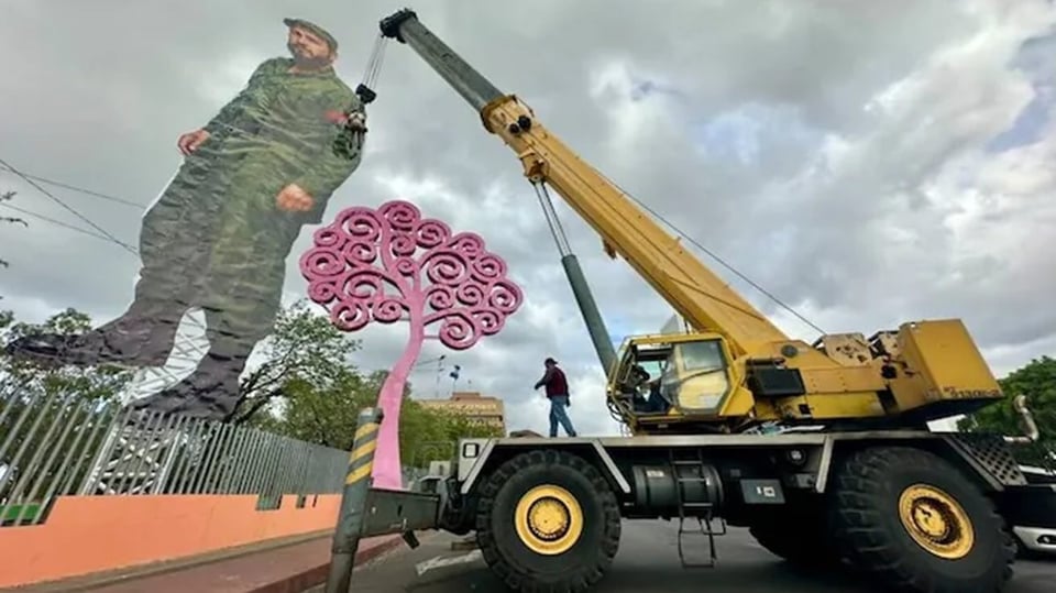 ¿A lo cubano en Nicaragua? ¡Fidel se trepa a lo grande en Managua!