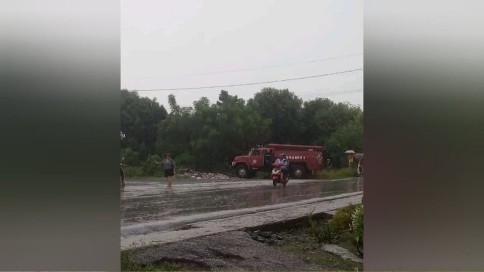 Rescatan a dos jóvenes arrastradas por cañada en Placetas