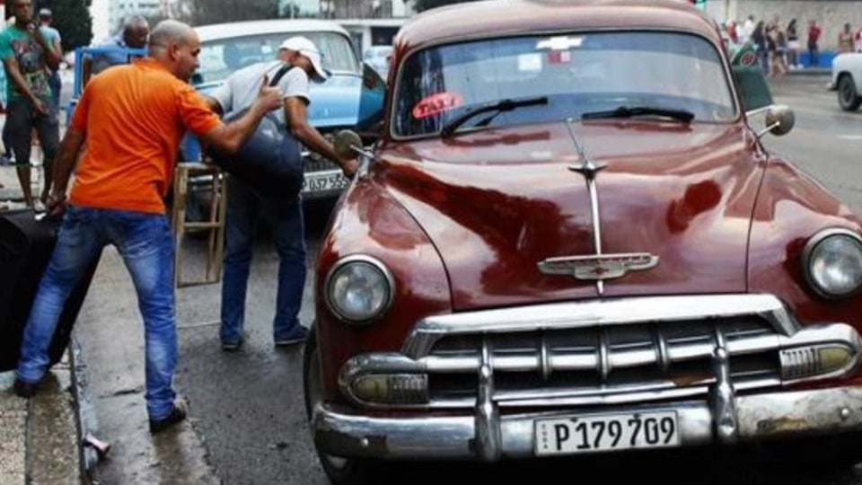 ¡A correr se ha dicho! El transporte en La Habana te deja en la lona