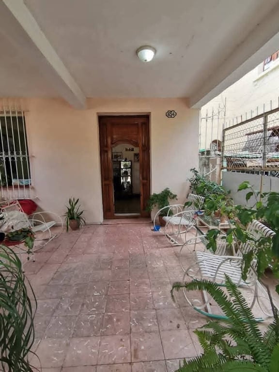 el-arca-de-noe-del-vedado-casa-independiente-de-2-plantas-con-todo-adentro-05.jpg