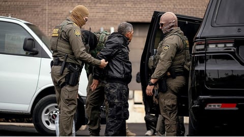 Trump busca triplicar arrestos migratorios diarios y aumentar agentes