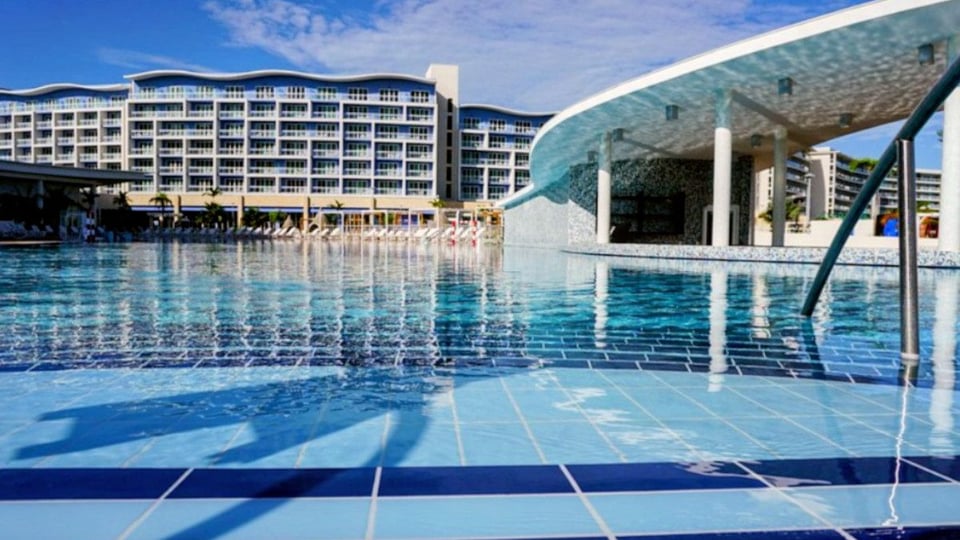 ¿Y Ahora Quién Nos Atiende? Otra Cadena Hotelera Le Dice Adiós a Cuba