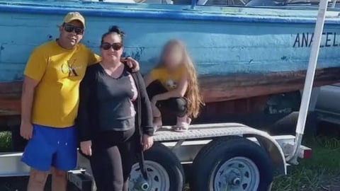 Madre Cubana Deportada, Esposo Detenido en Florida; Hija de 14 Años Sola