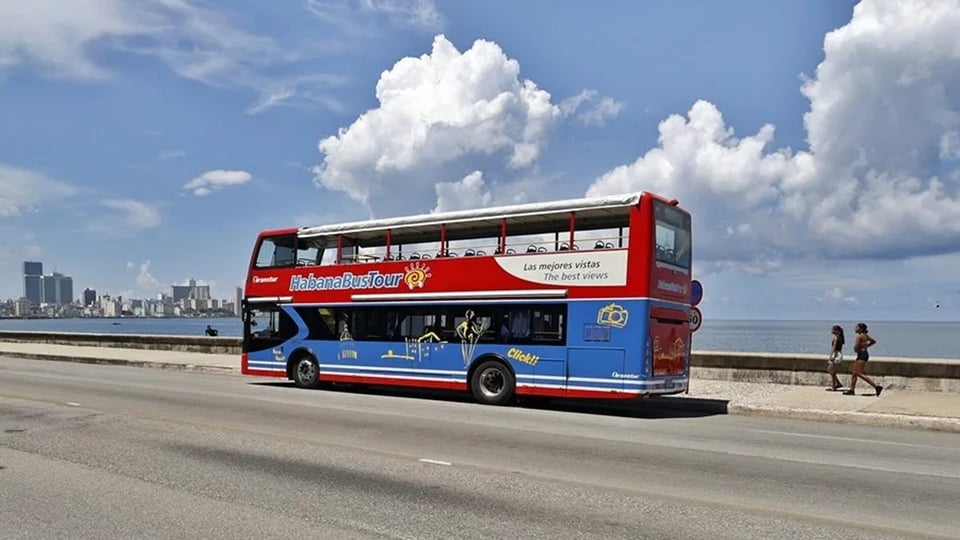 ¡El turismo cubano cogió una recta y se fue de pecho contra el asfalto en 2025!