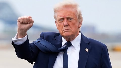Hija de banquero donó millones a Trump antes del indulto a su padre