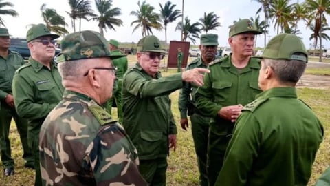 Presidente de Cuba advierte sobre posible agresión de EEUU y promete defender la nación