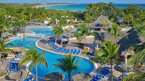 Meliá lanza ofertas agresivas para llenar hoteles vacíos en Cuba